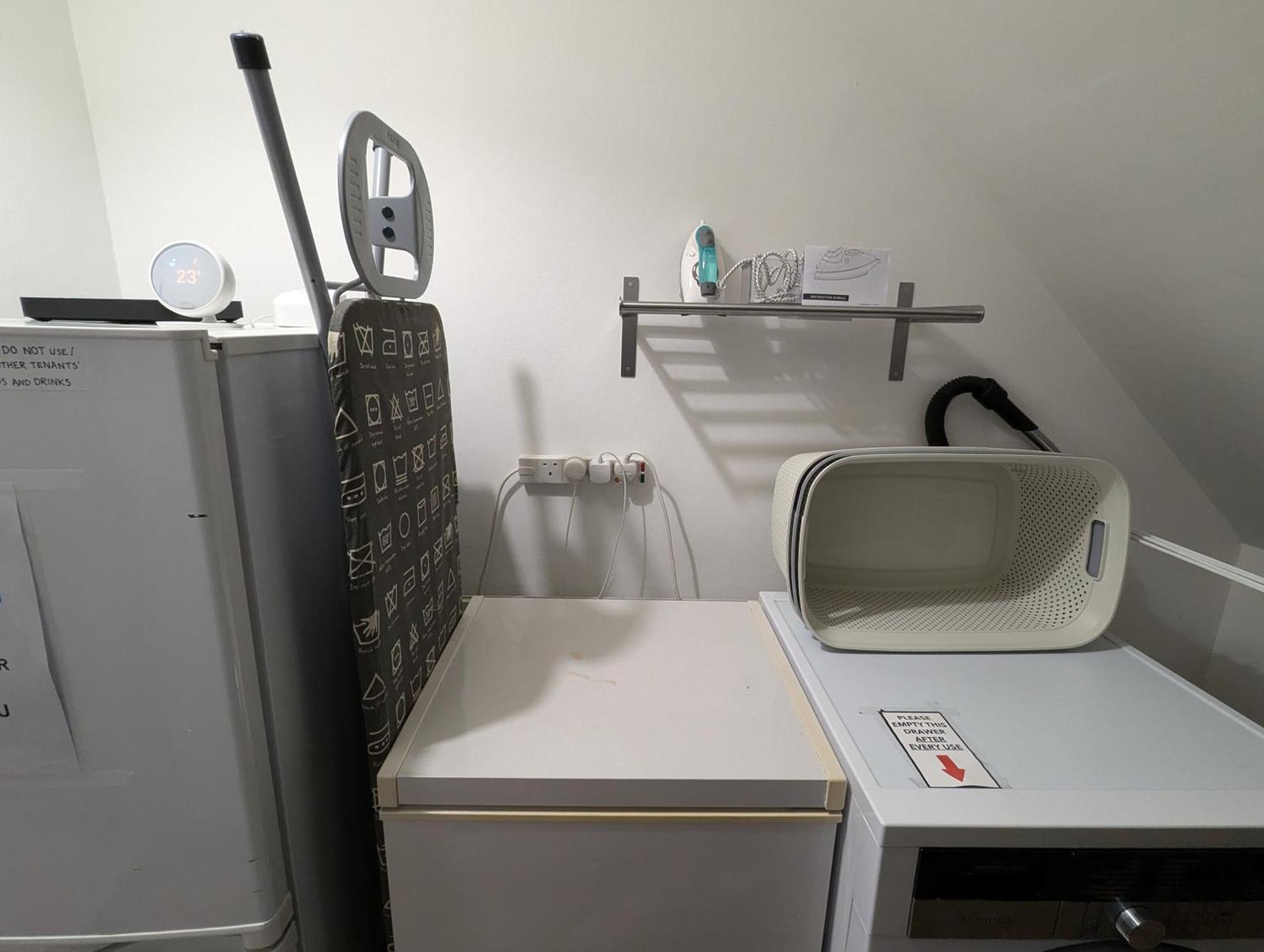 Alloggio in famiglia R3 - Cozy Small Double - & Access, Wifi, Free Parking - Self Catering
